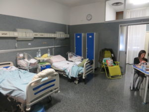 Una delle camere per la degenza del Centro Nascita dell'Ospedale Sant'Anna di Torino